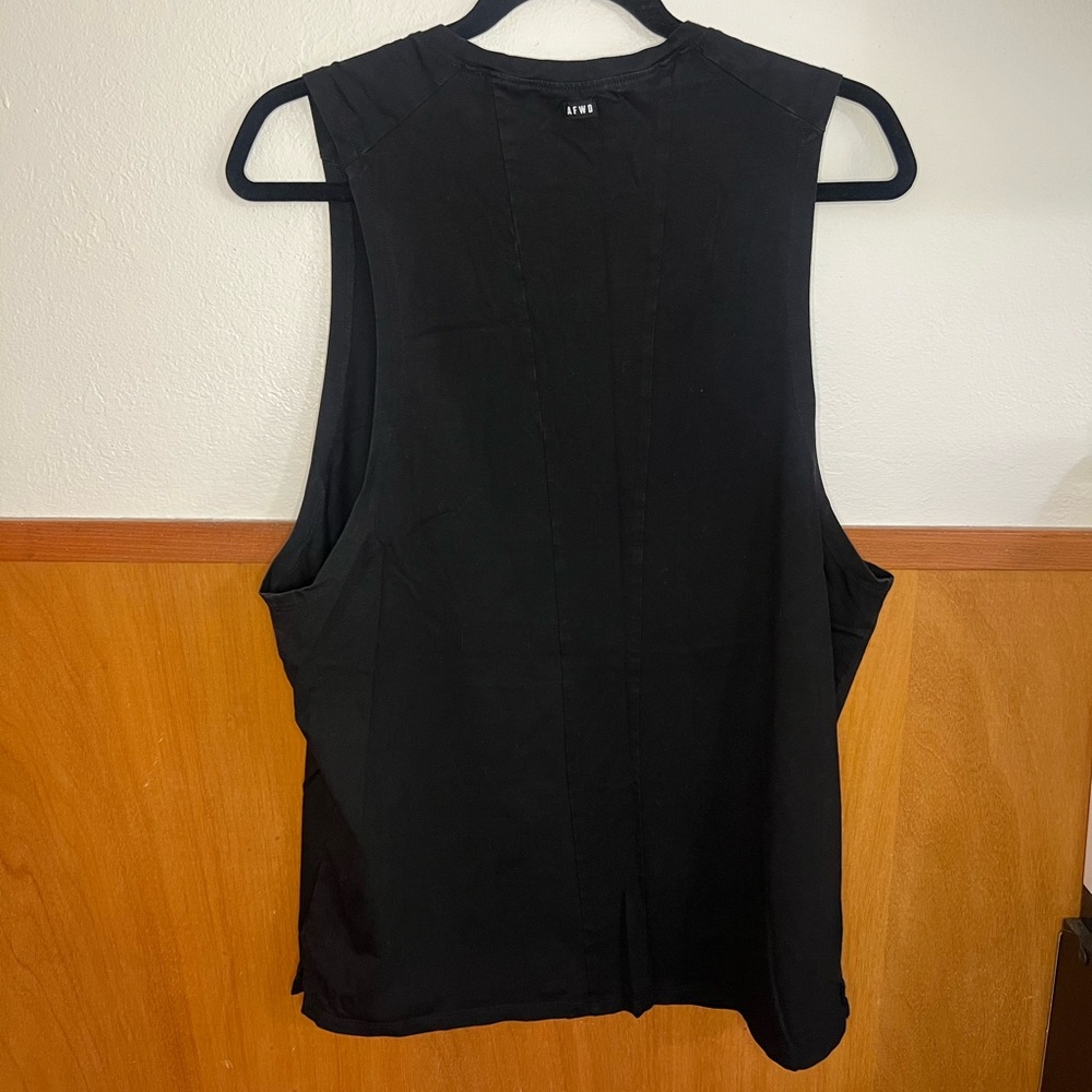 Tank top - Picture 2 of 3